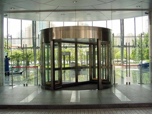 旋轉(zhuǎn)門(mén) 現(xiàn)代建筑的優(yōu)雅入口，旋轉(zhuǎn)門(mén)產(chǎn)品圖片與相冊(cè)賞析